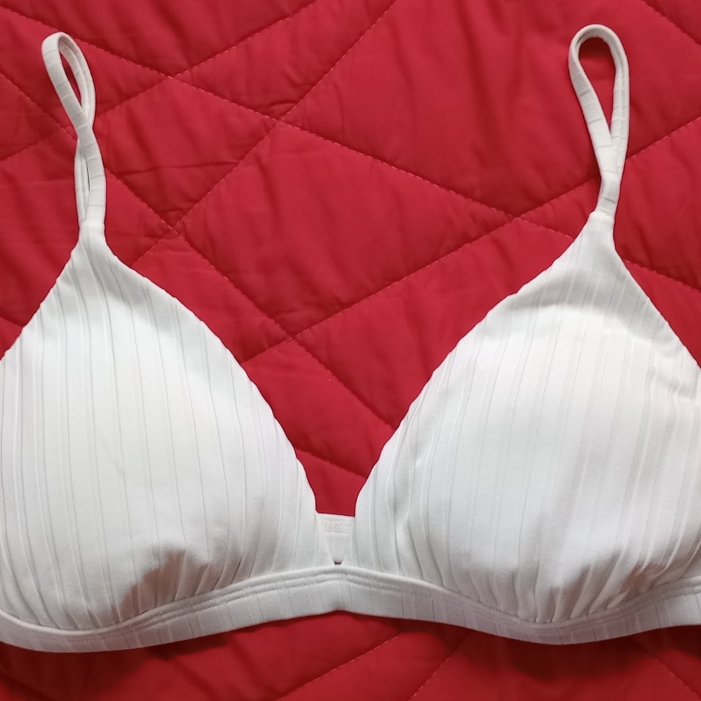 BillaBong women's/ juniors size L bathing suit top C/ D cup